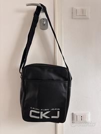 Borsa a travolla Calvin Klein Jeans nera