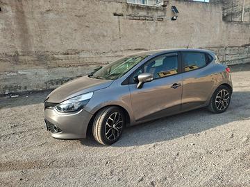 Renault clio anno 2015 con 120 mila kilometri