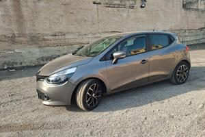 Renault clio anno 2015 con 120 mila kilometri