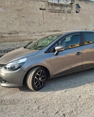 Renault clio anno 2015 con 120 mila kilometri