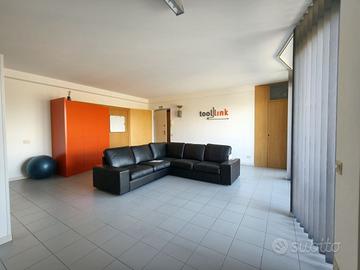 Ufficio arredato, zona Viale del Lavoro