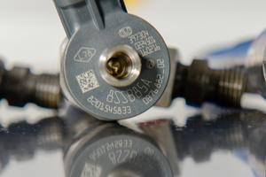 Iniettori Diesel Bosch codice 0445110800