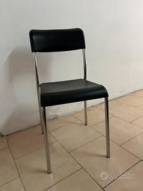 N.  4. Sedie acciaio e plastica nera