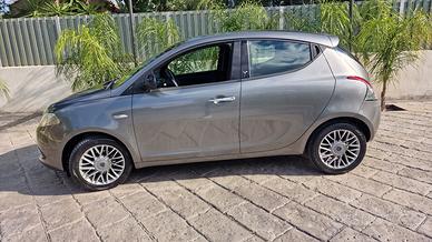 Lancia Ypsilon 1.2 69 CV 5 porte S&S Silver