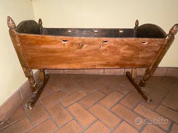 Antica culla in legno massello, originale d’epoca