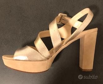 Marca: Unisa. Accessorio: Sandali Donna Dorati