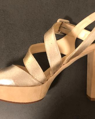 Marca: Unisa. Accessorio: Sandali Donna Dorati