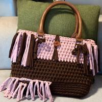 Borsa a mano con frange rosa e marrone