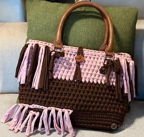 Borsa a mano con frange rosa e marrone