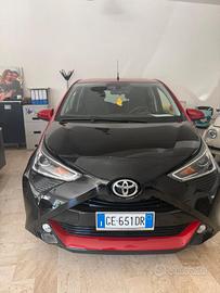 Toyota Aygo Connect 1.0 VVT-i 69 CV 5 porte x-play