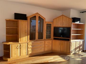 Mobile in legno massiccio