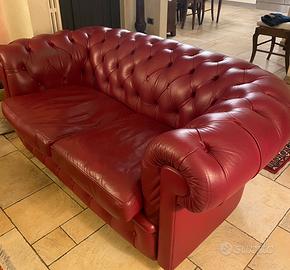 Divano Chesterfield in pelle bordeaux
