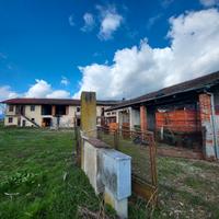 Cavour rustico abitazione ampi alloggi magazzini