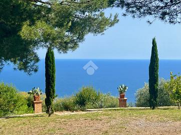 Villa singola a cipressa