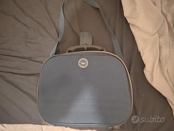 borsa da viaggio ben tenuta. 