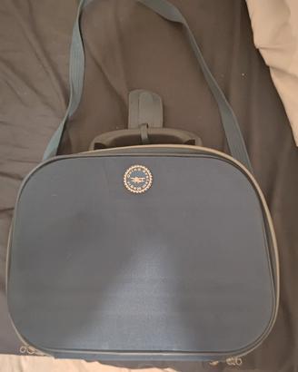 borsa da viaggio ben tenuta. 