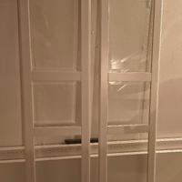 armadio vetrina IKEA PAX con ante a vetro TYSSEDAL