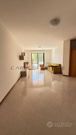 Appartamento di 136 m² con 5 locali e box auto a R