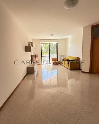 Appartamento di 136 m² con 5 locali e box auto a R