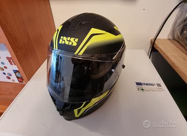 Casco, giubbotto e guanti da moto