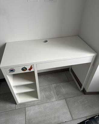 Scrivania bianca