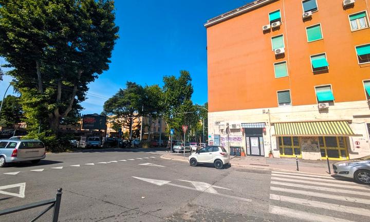 Tufello - locale commerciale uso investimento