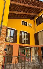 CASA SEMINDIPENDENTE CON BOX AUTO E TAVERNA IN CON