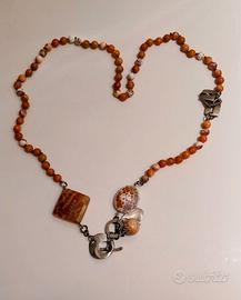 Elegante collana in perle e ciondoli in agata