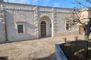 Villa di 320 m² con più di 5 locali e box auto dop