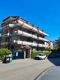 Centro: appartamento in parco prestigioso