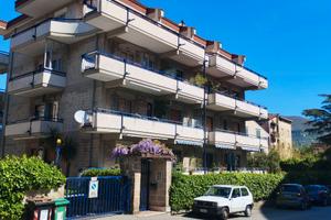 Centro: appartamento in parco prestigioso