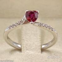 ANELLO ORO 18kt. CON DIAMANTI E RUBINO CUORE