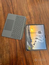 iPad Air 13" M2 + tastiera e accessori vari