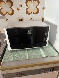 Forno a microonde Electrolux EMM21150w