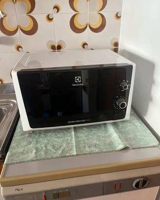 Forno a microonde Electrolux EMM21150w