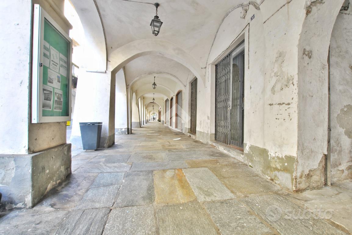 NEGOZIO A CRESCENTINO - Vista 2