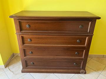 Cassettiera in legno in arte povera