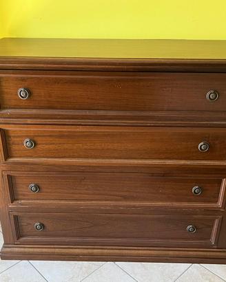Cassettiera in legno in arte povera