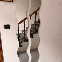 Coppia di specchi ondulati