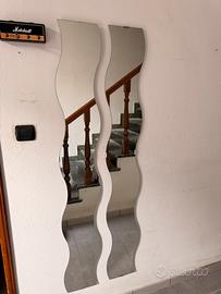 Coppia di specchi ondulati