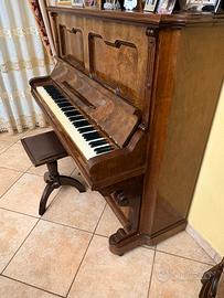 Pianoforte antico marrone perfettamente funzionant