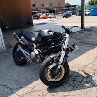 Ducati monster 696 incidentata e smembrata