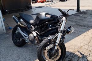 Ducati monster 696 incidentata e smembrata