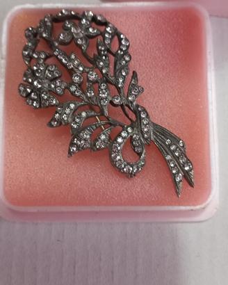 Spilla d'epoca in argento con brillantini 