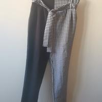pantalone nero e a scacchi bianco e nero 
