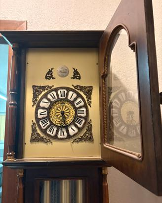 Orologio a pendolo da pavimento
