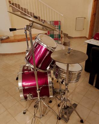 batteria acustica rossa Tama senza dischi!!