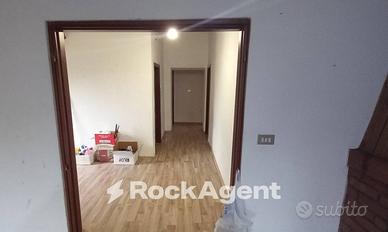 CASALE INDIPENDENTE CON GIARDINO