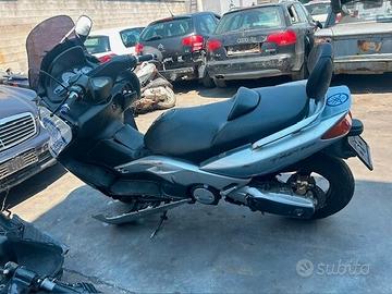 Per ricambi o intero Yamaha T-MAX