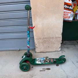 Monopattino 3 ruote Gormiti Twist e Roll